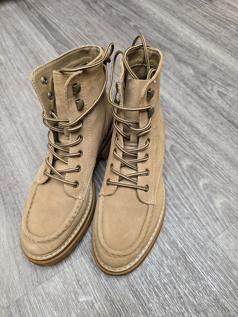 Roxy Work It Women's Beige Suede Lace Up Boots Size 8.5 Without Tags
